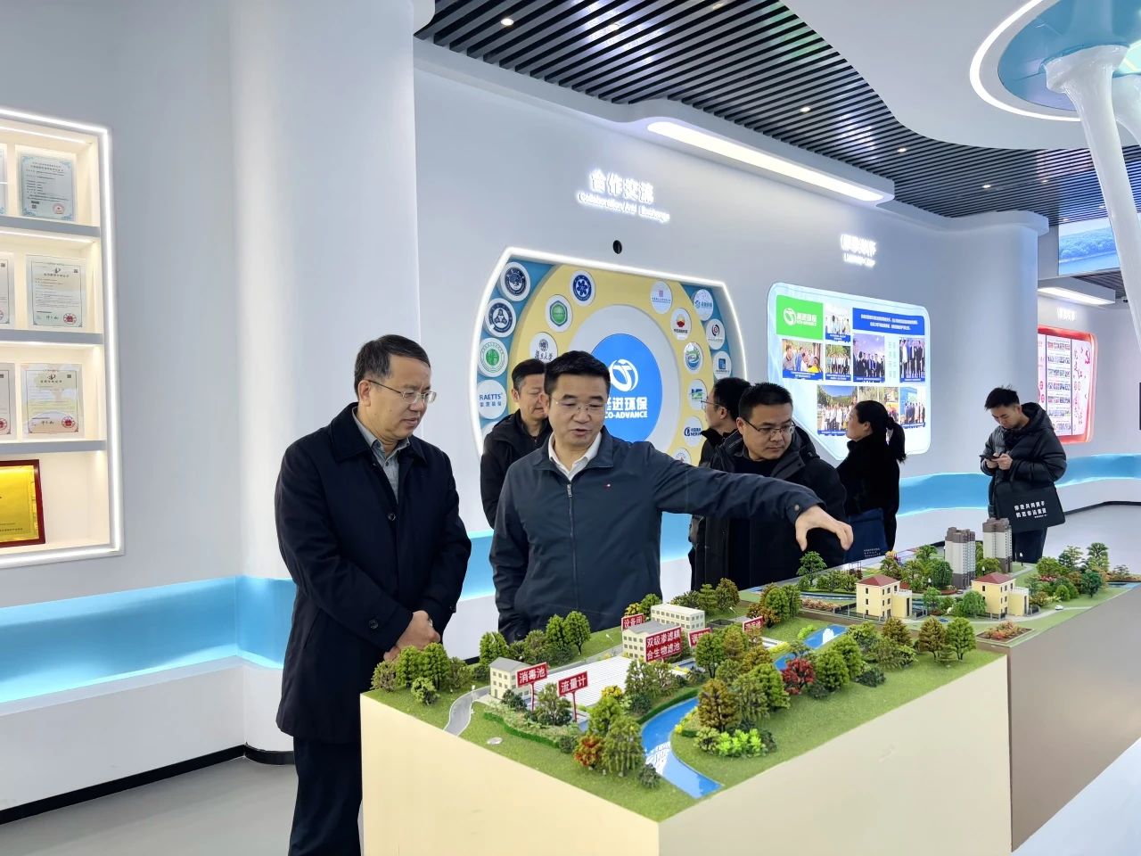 贛州市章貢區(qū)政協(xié)黨組書記、主席楊忠萬一行 蒞臨挺進環(huán)保走訪指導(dǎo)